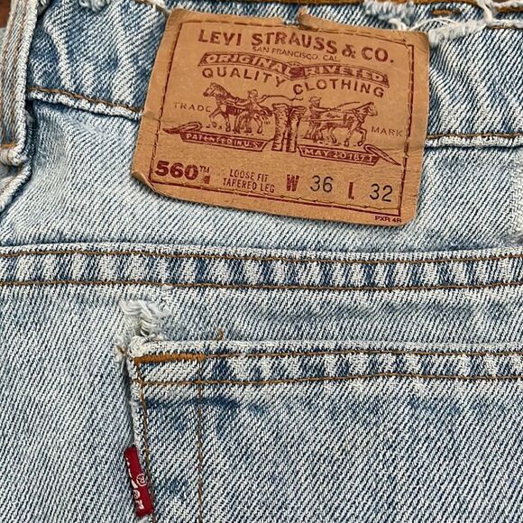 Vintage Levi’s 560 Distressed Blue Denim Jeans Loose Fit Taper Leg Style Casual - Picture 14 of 16